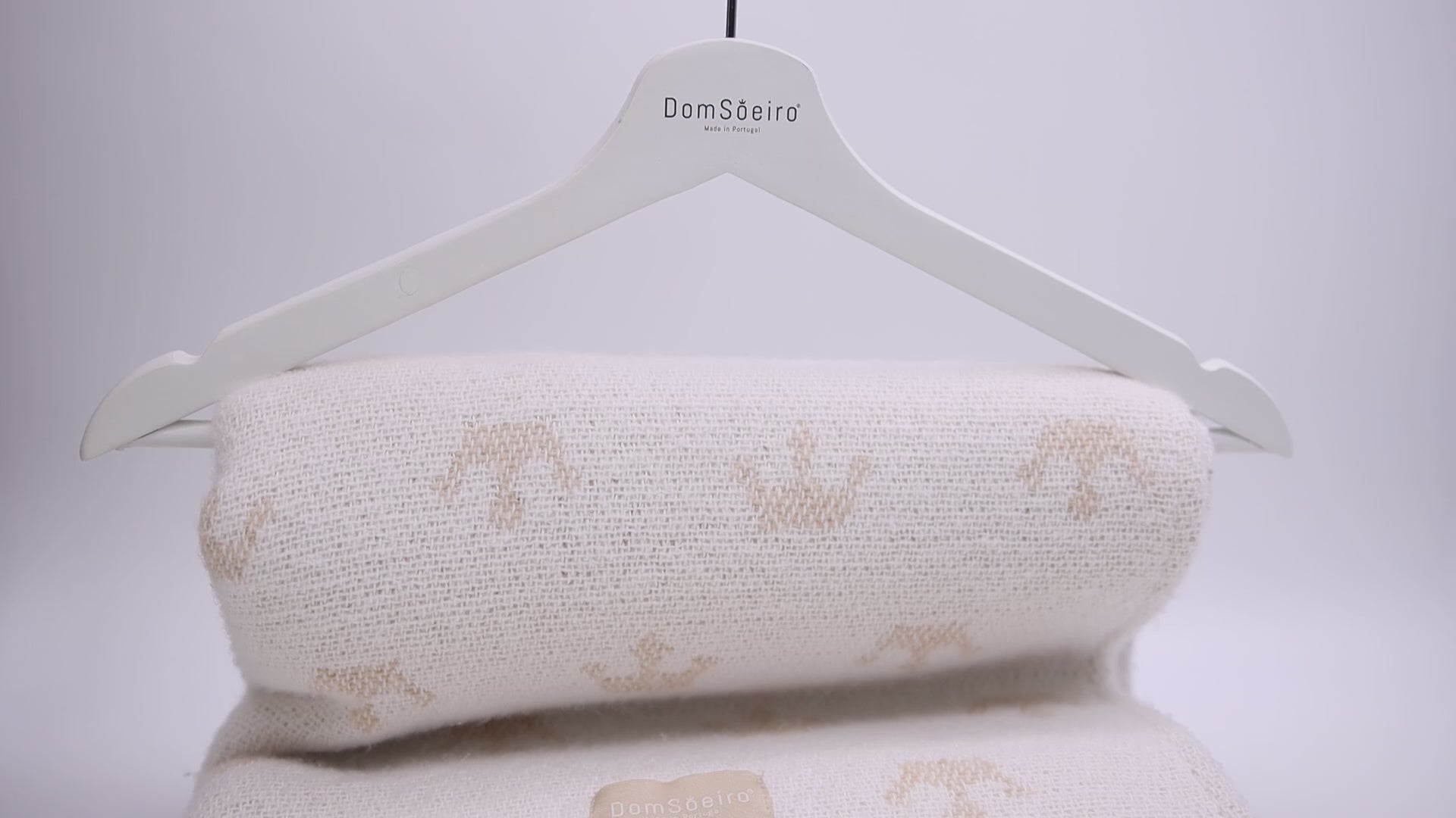 demonstrarion of detailed blanket on different sizes and type of material built