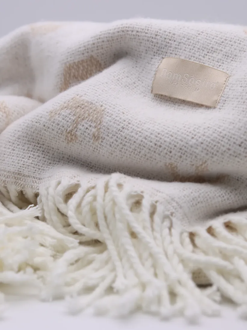 Manta Domsoeiro de algodón y acrílico con flecos, blanca y beige